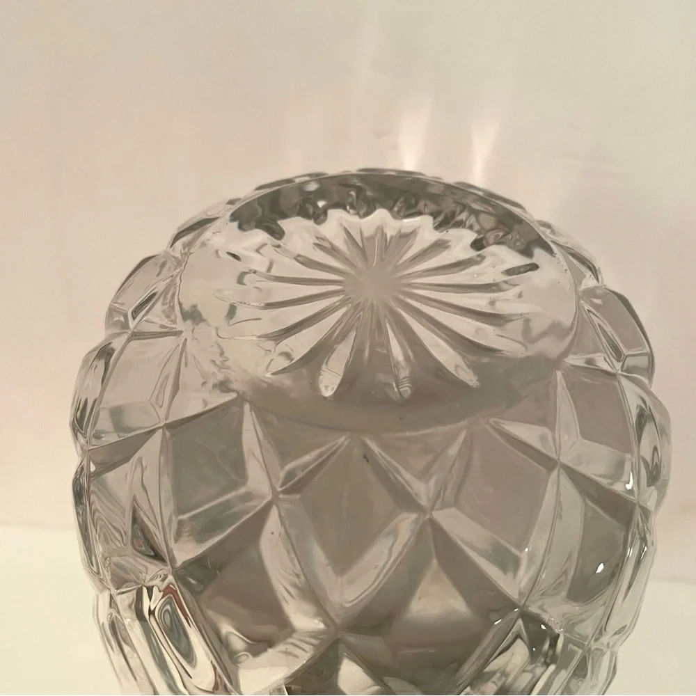 VTG Aberdeen Berkshire Crystal Decanter by Godinger, Cut Crystal (36 oz.) - Picture 6 of 9